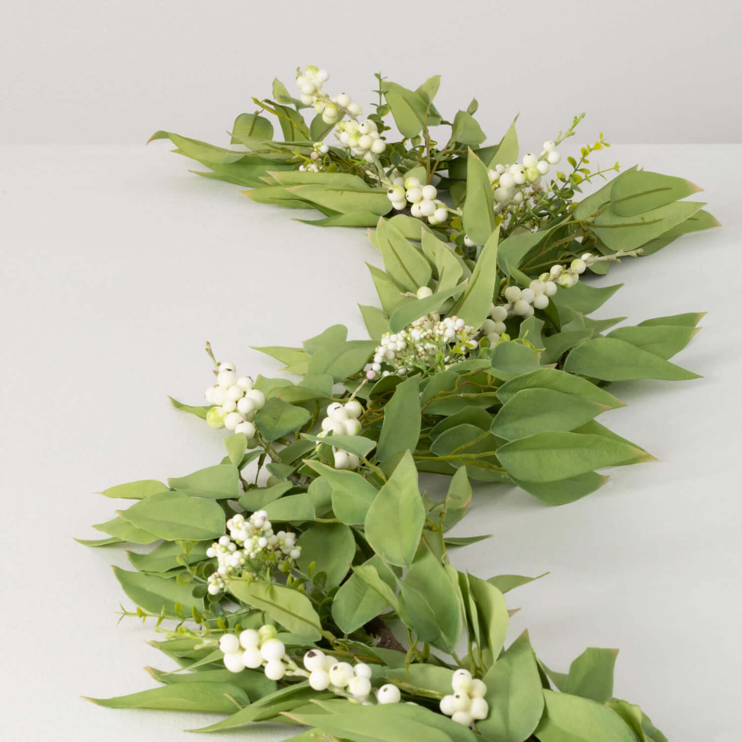 PEARL WHITE SNOWBERRY GARLAND