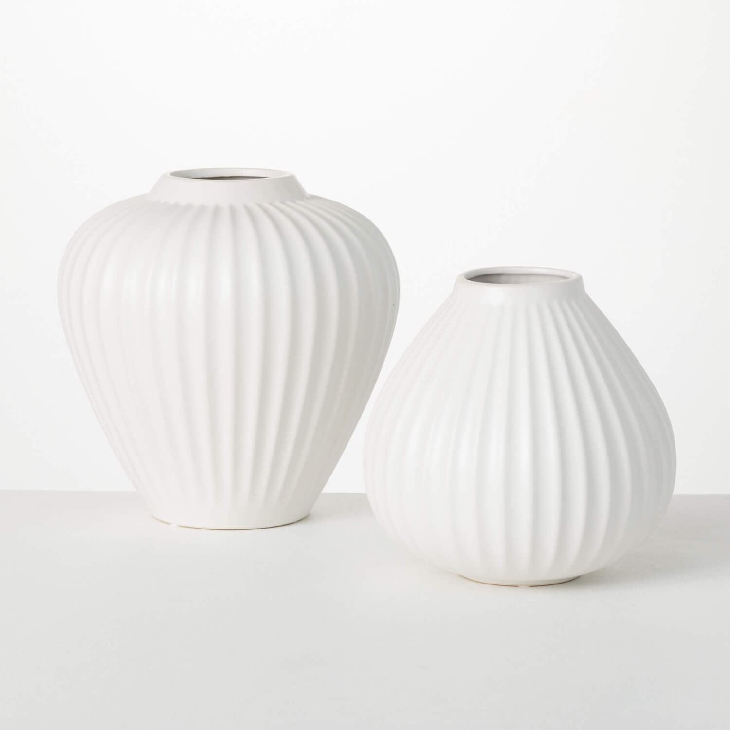 RIBBED WHITE FLUTED VASE SET