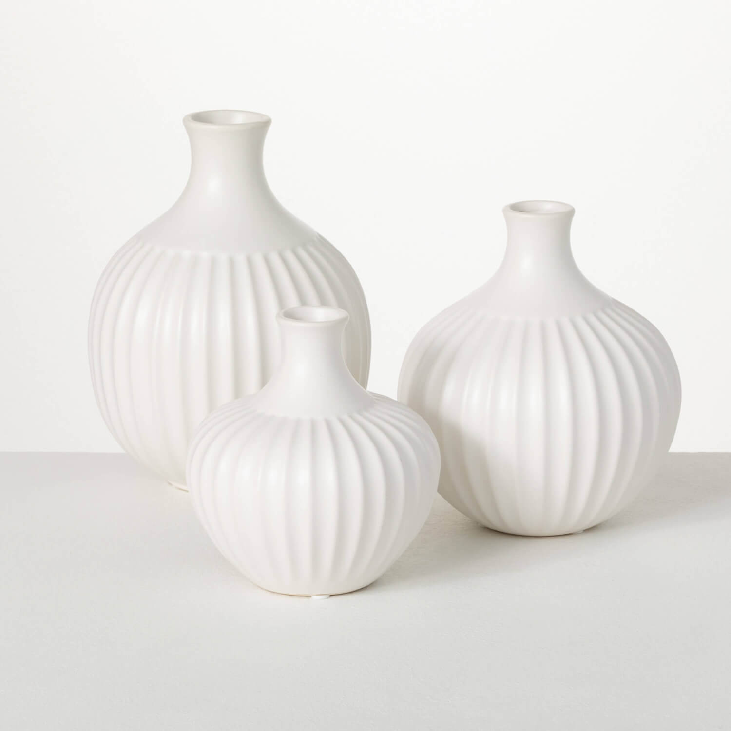 RIBBED WHITE BOTTLE VASE SET