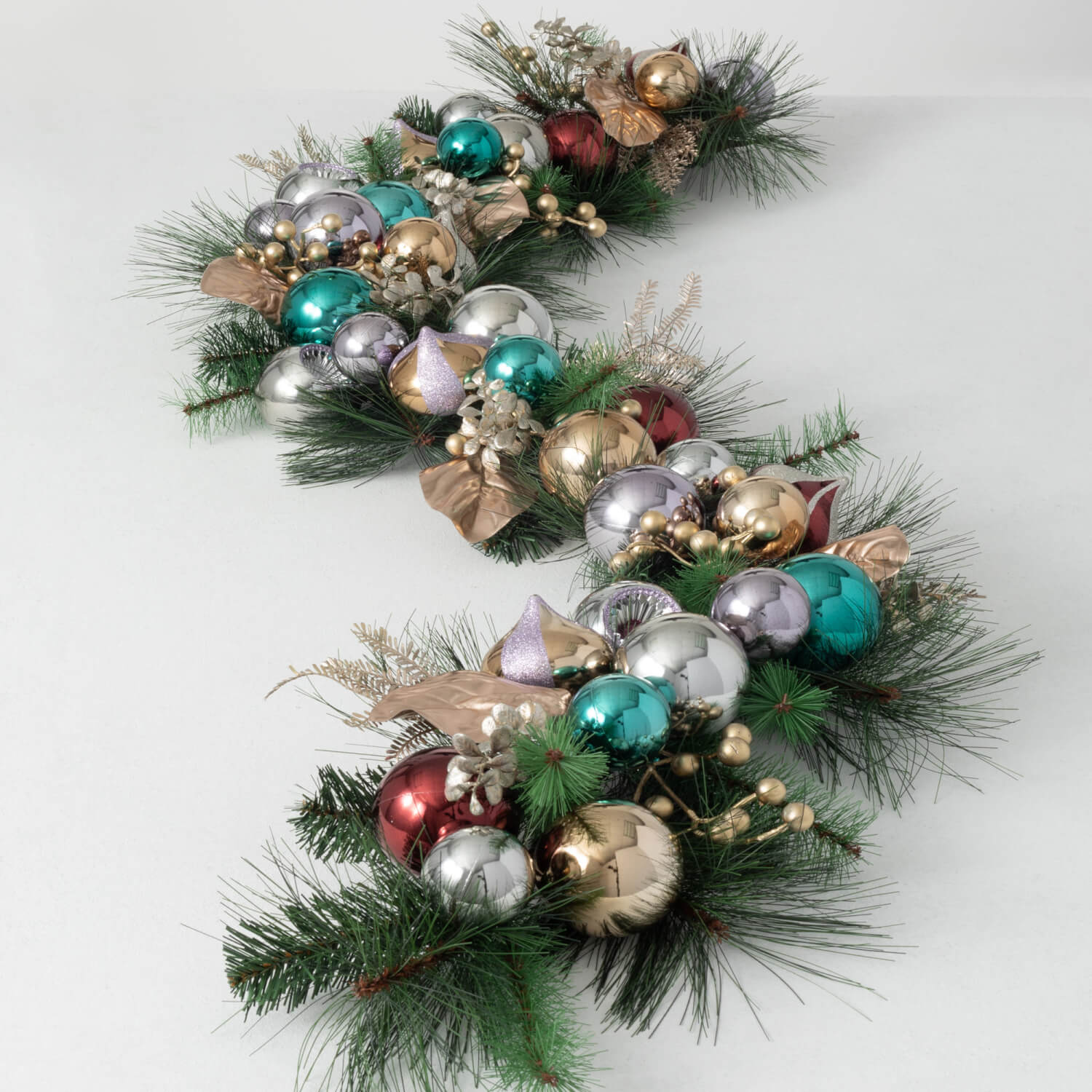 VINTAGE PINE BALL GARLAND