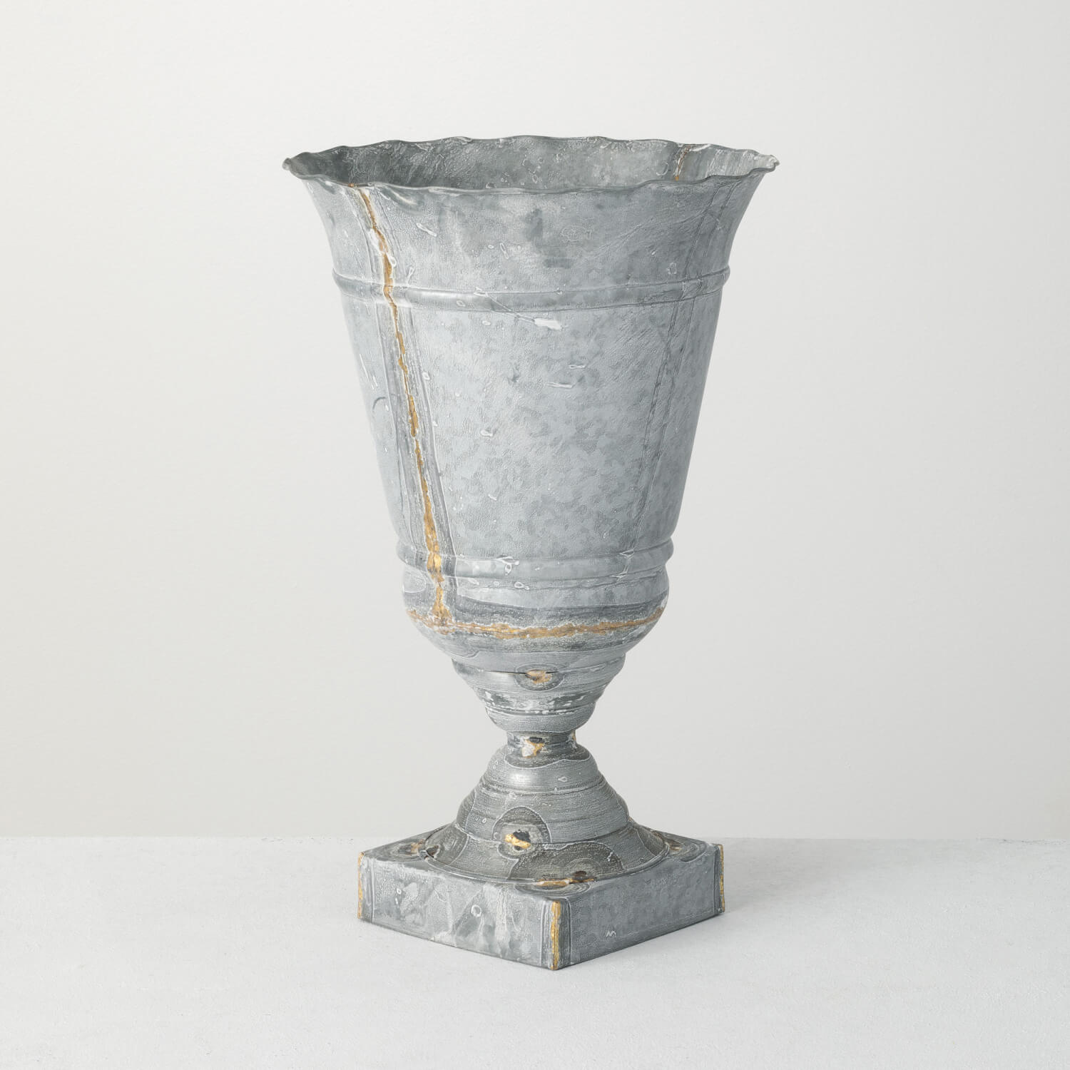 MEDIUM URN