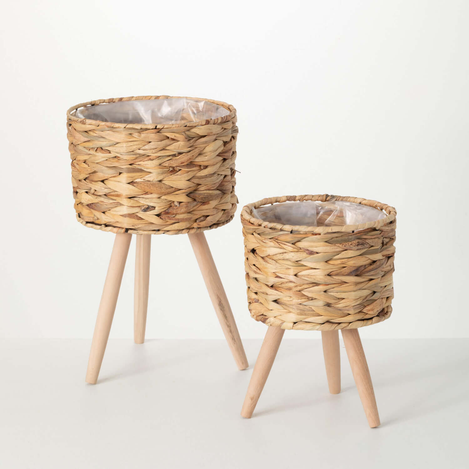 WOVEN PLANTER BASKET WITH LEGS