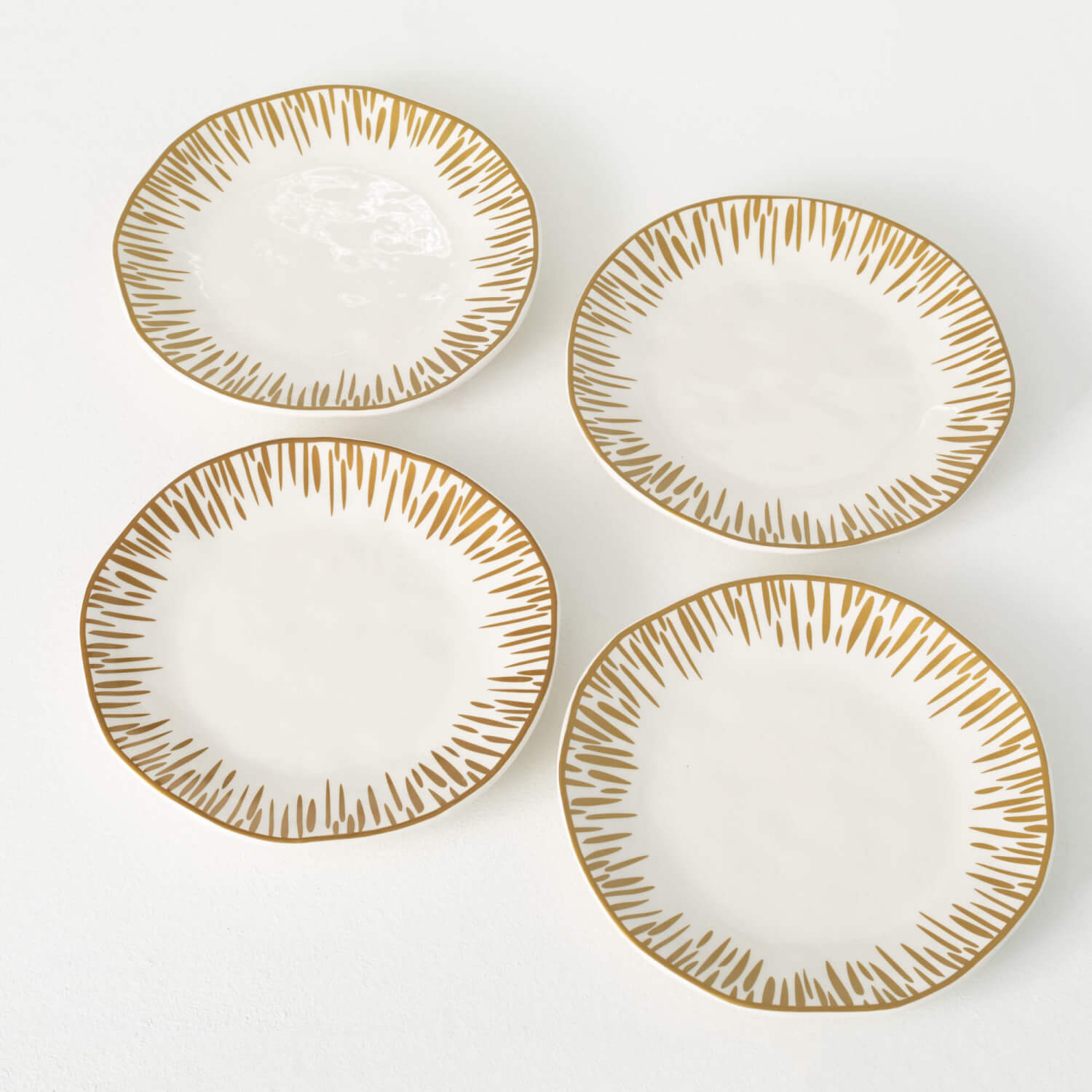 ORNATE GOLD TRIM DINNER PLATES