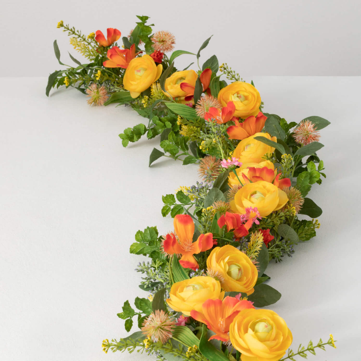 BLOOMING RANUNCULUS GARLAND